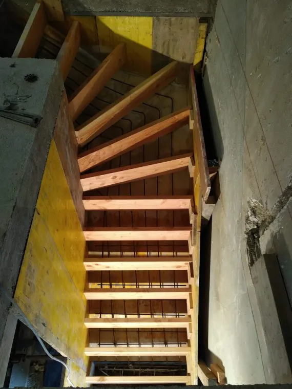 Réalisation d'un escalier à quart tournant à le GUA