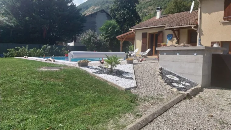 Piscine avec son local et terrasse à Vif, Sébastien Jallat Construction